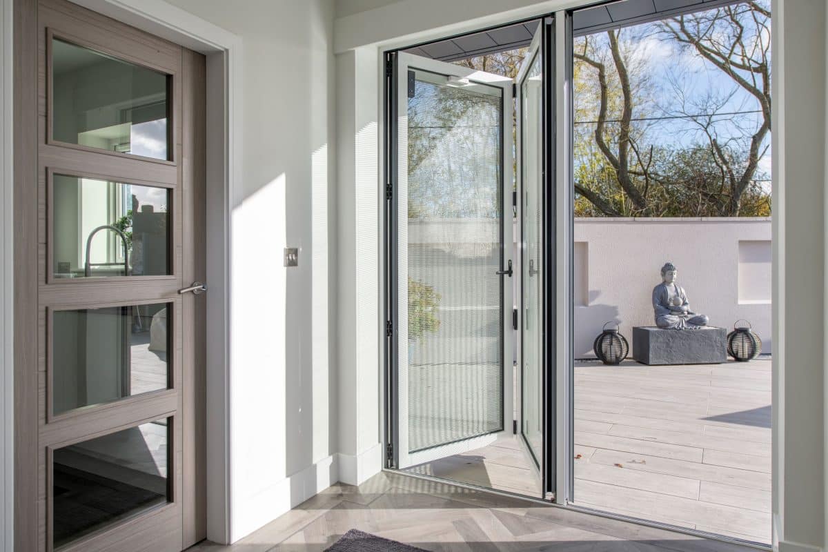 Solar powered W Smart provides hassle-free motorised shading solution for low energy homes