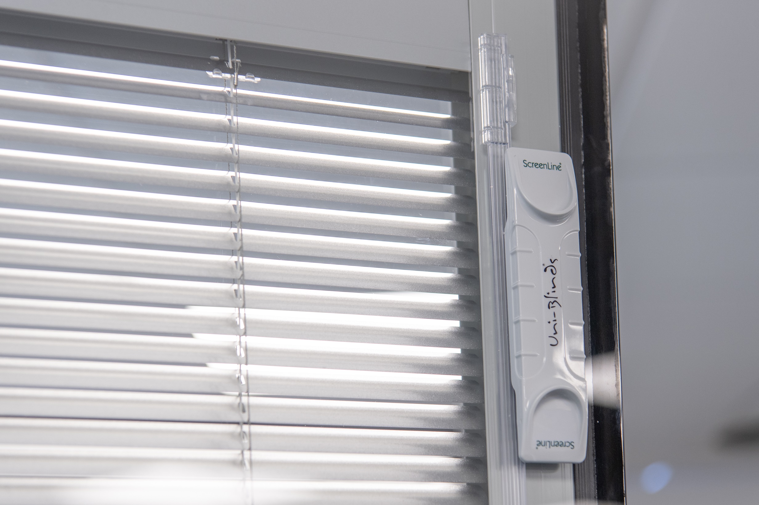 The magnetic slider device used to operate the SV & SV+ integral blind systems.